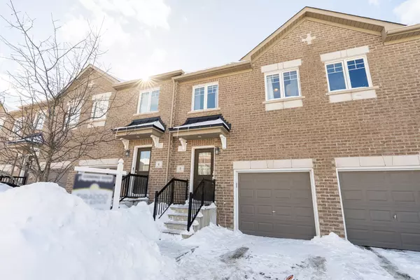 8 Ken Bromley LN,  Clarington,  ON L1C 0S4