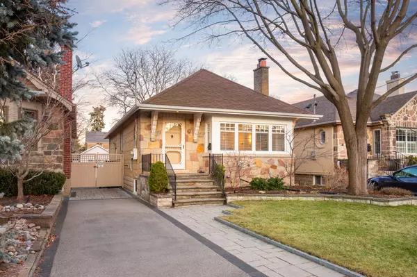 71 Brentwood RD S, Toronto W07, ON M8Z 3N4