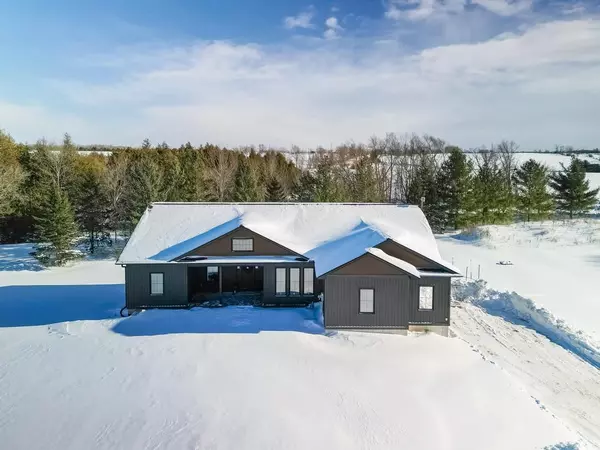 4015 County Road 32 RD,  Douro-dummer,  ON K9J 6Y1