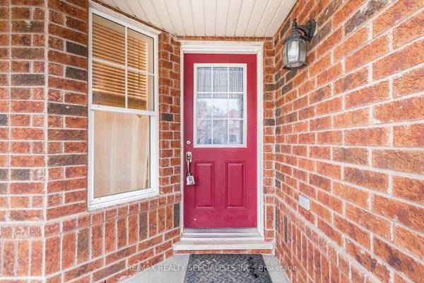 Brampton, ON L6X 0L5,105 DECKER HOLLOW CIR