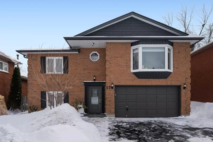 37 Limestone CRES, Whitby, ON L1N 8P1