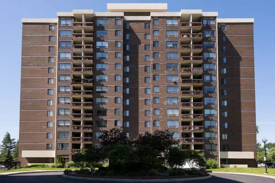 2556 Argyle RD #802, Mississauga, ON L5B 2H6