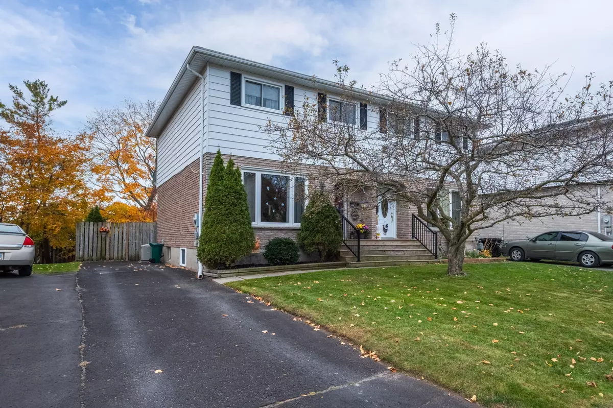 Kingston, ON K7P 1L1,1056 Pinewood PL