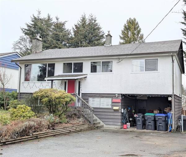 2168 McKenzie Ave, Comox, BC V9M 1M7