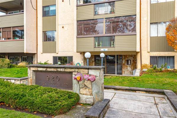 Victoria, BC V8V 2T3,920 Park Blvd #303