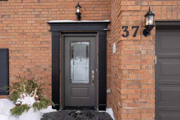 Whitby, ON L1N 8P1,37 Limestone CRES