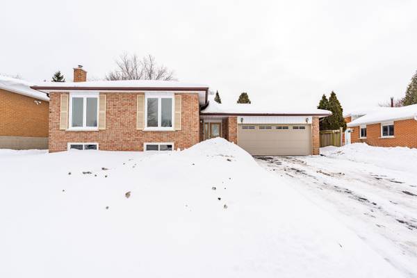 12 Ashdale CT, Hamilton, ON L0R 2H3