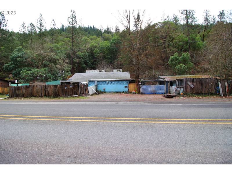 8373 ROGUE RIVER HWY, Grants Pass, OR 97527