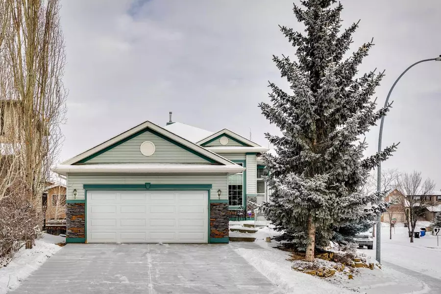 35 Valley Crest Close Northwest, Calgary, AB T3B 5W9