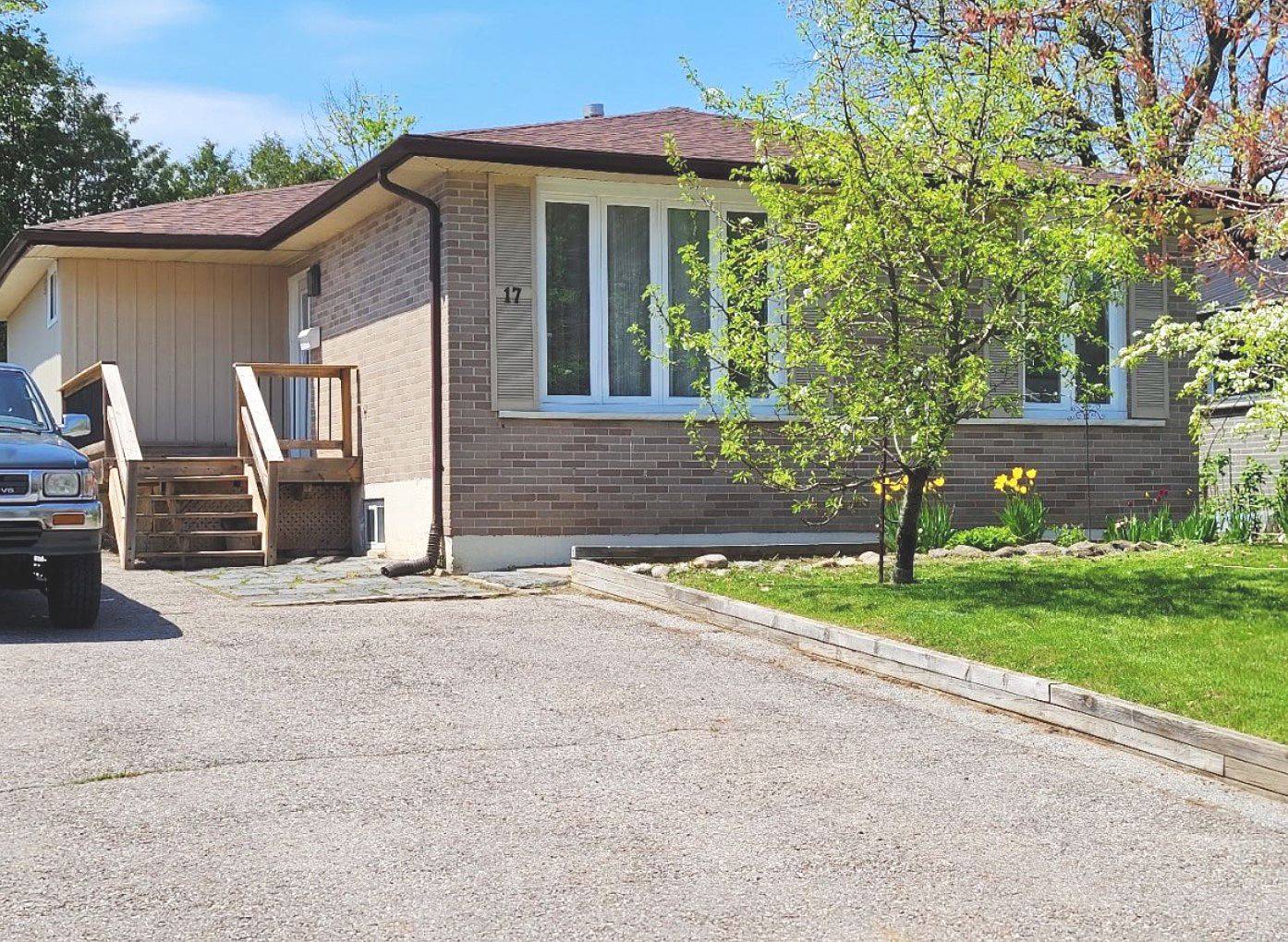 Barrie, ON L4M 2Y7,17 Daphne CRES