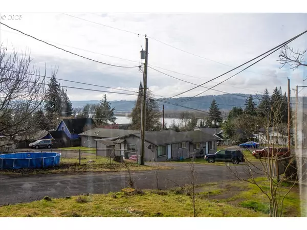 Kalama, WA 98625,390 JUNIPER ST