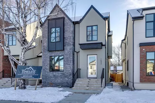 1633 Bowness RD Northwest, Calgary, AB T2N 3K1