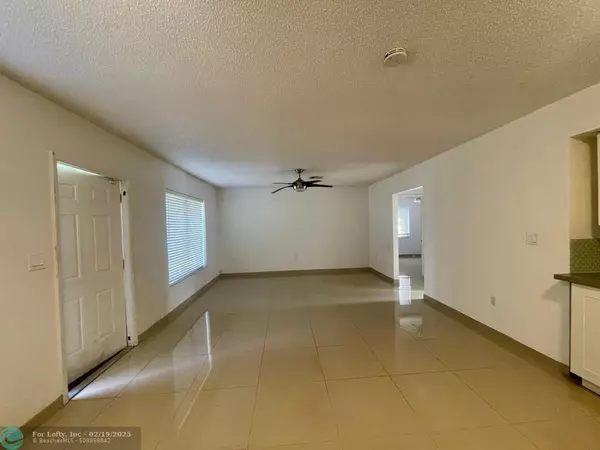 Dania Beach, FL 33004,35 NE 3rd St  #B