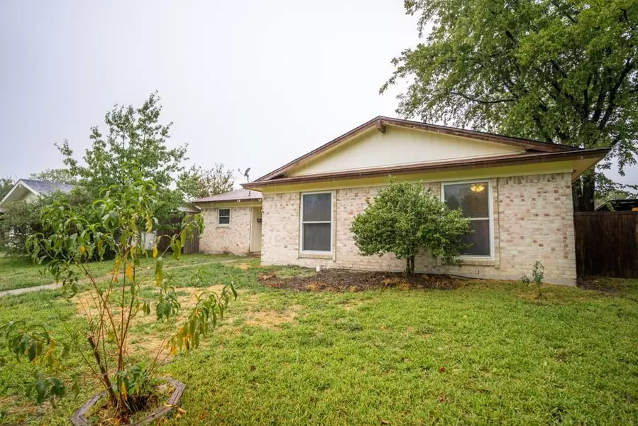 905 Longbeach Drive, Garland, TX 75043