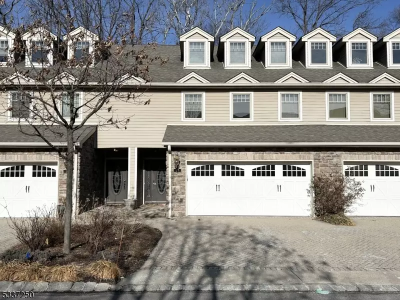 Summit City, NJ 07901,17 Eggers Ct