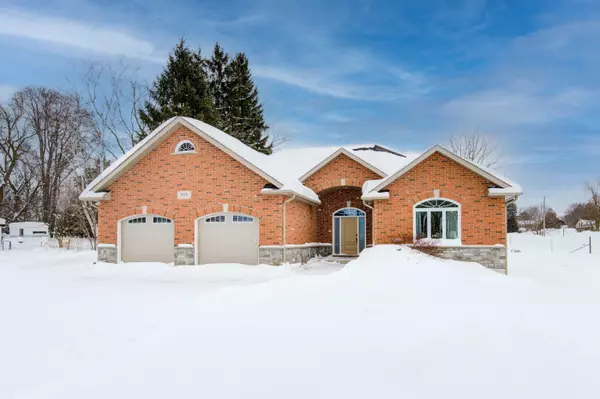 103 Robertson ST S, Minto, ON N0G 1Z0