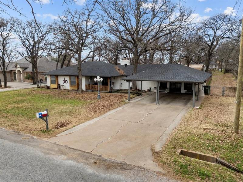 2608 Royal Lane, Granbury, TX 76049