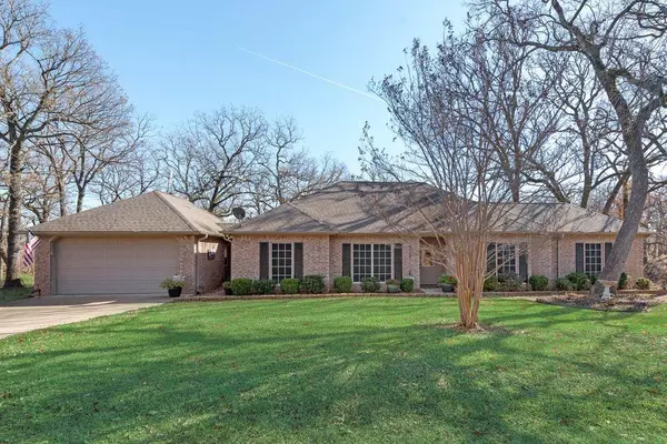 140 Pelican Point,  Streetman,  TX 75859