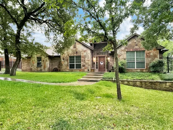 2704 Jackson Crest Street, Burleson, TX 76028