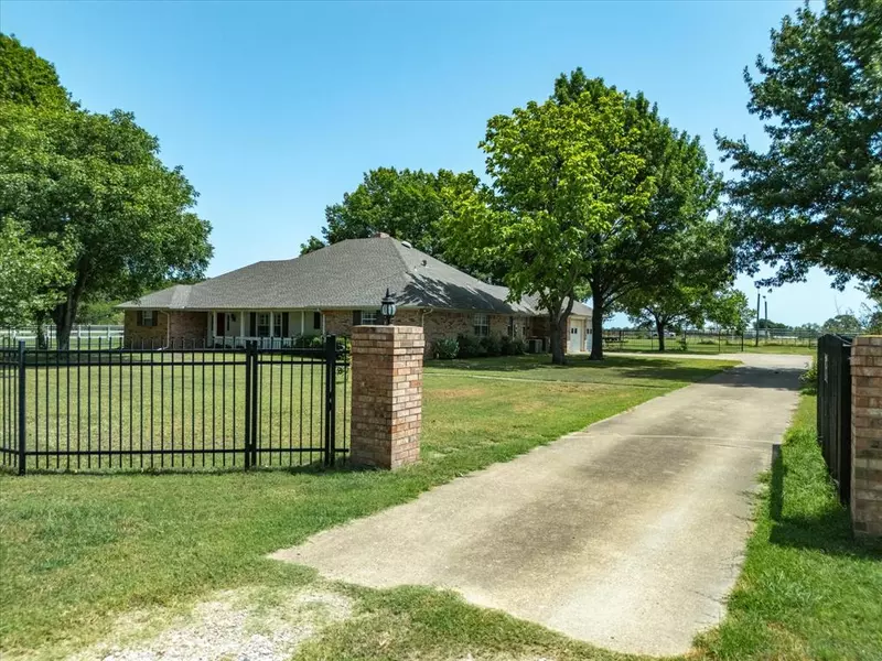 219 Brown Road, Ennis, TX 75119