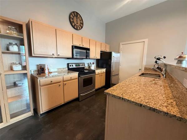 Dallas, TX 75204,2502 Live Oak Street #302