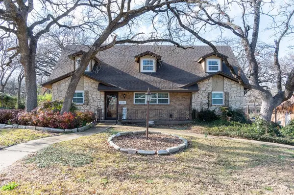 2801 Oak Cliff Lane, Arlington, TX 76012