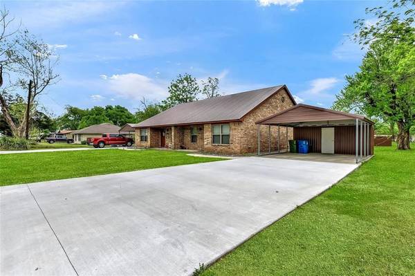 Collinsville, TX 76233,507 1/2 E Stone Street