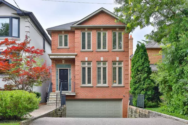 8 Weetwood ST, Toronto C04, ON M5M 4C8