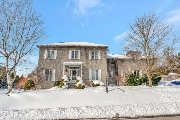 1 Woodspring CT E, Hamilton, ON L8N 2Z7