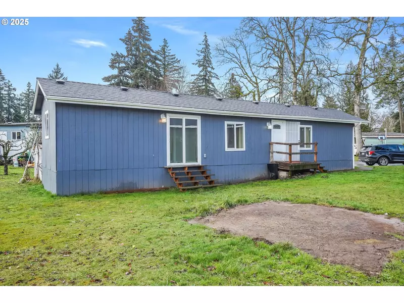 6 PINE CIR, Woodburn, OR 97071