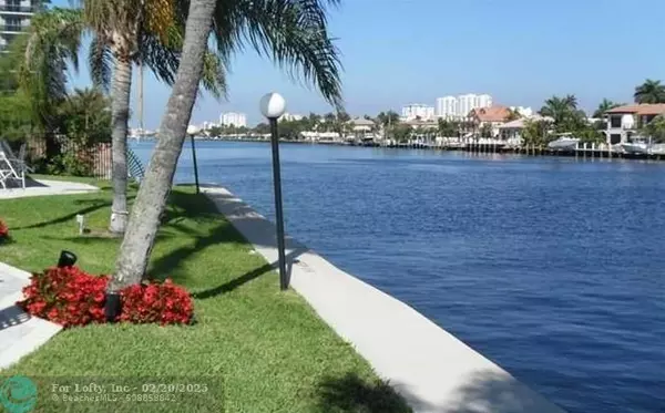 Fort Lauderdale, FL 33308,6323 BAY CLUB Drive  #4