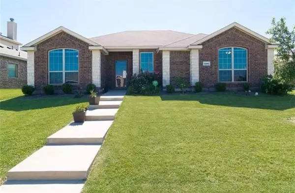 2100 Stonewood Drive, Lancaster, TX 75134