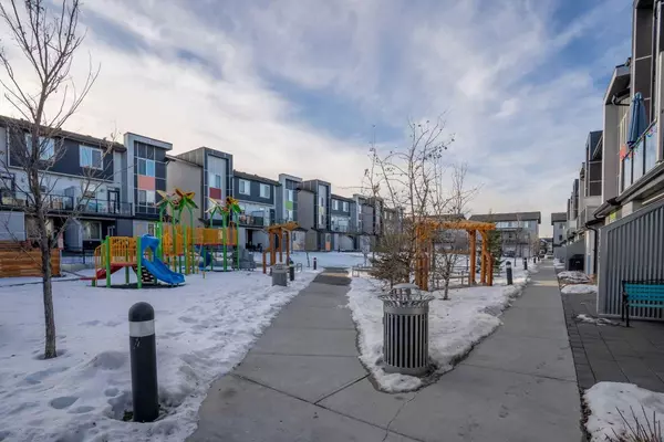 Calgary, AB T3N1M5,375 Redstone WALK NE #202