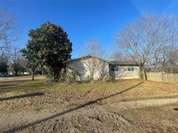 Grand Saline, TX 75140,312 N Richardson Street