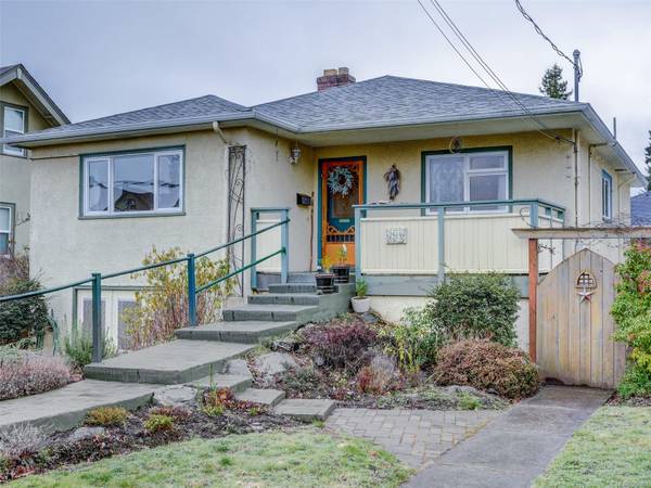 2569 Cranmore Rd, Oak Bay, BC V8R 1Z9