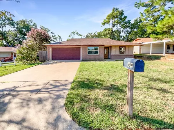 609 W Cedar Street, Hurst, TX 76053