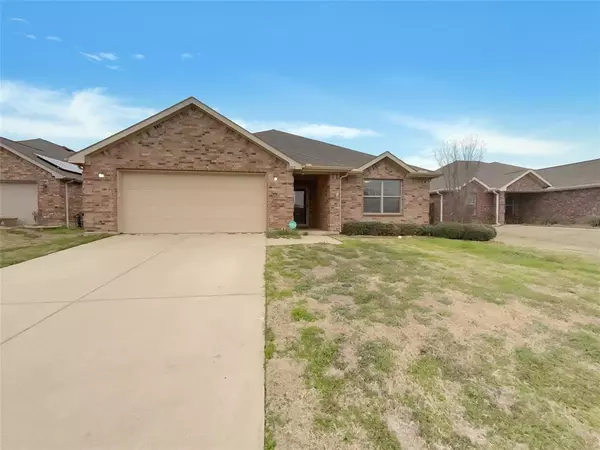 212 Holly Court, Aubrey, TX 76227