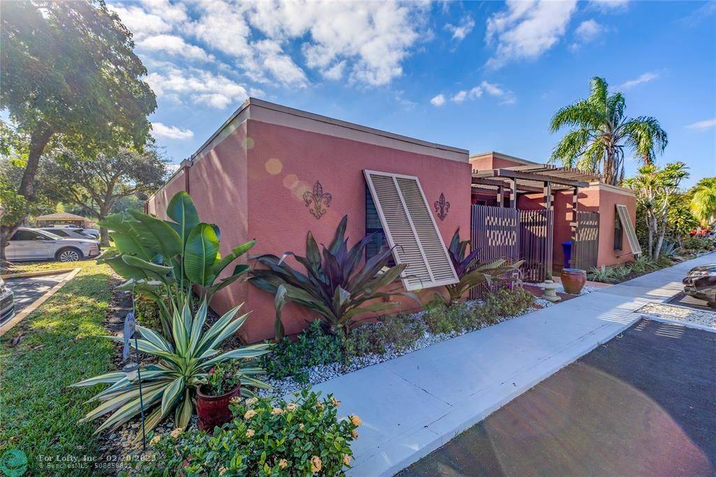 10200 Greenhouse Rd #10200, Pembroke Pines, FL 33026