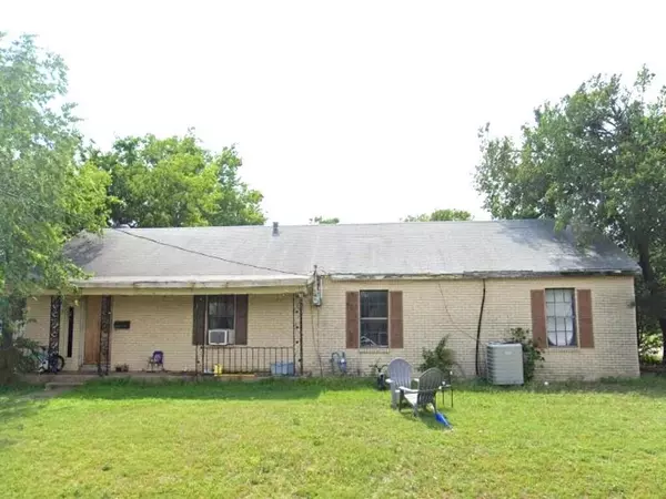 501 S Clay Street, Henrietta, TX 76365