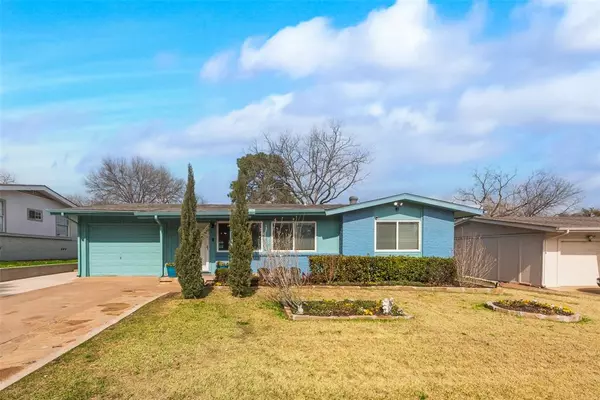 Hurst, TX 76053,628 Elm Street