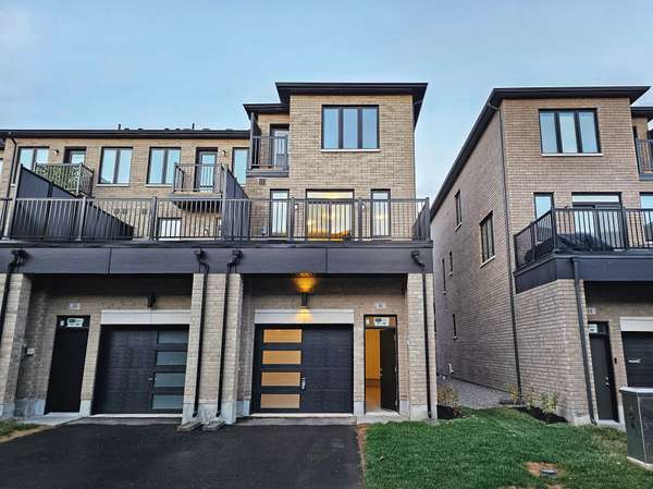 16 Cherry Hill LN, Barrie, ON L4N 6K7