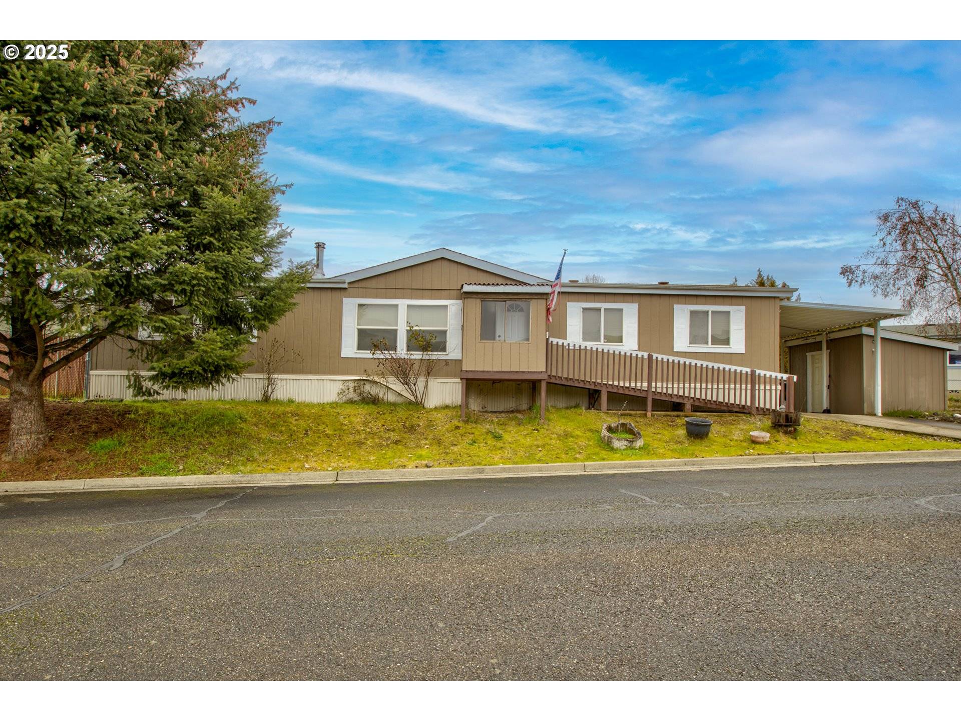 Roseburg, OR 97471,377 RIVER PLACE DR #20