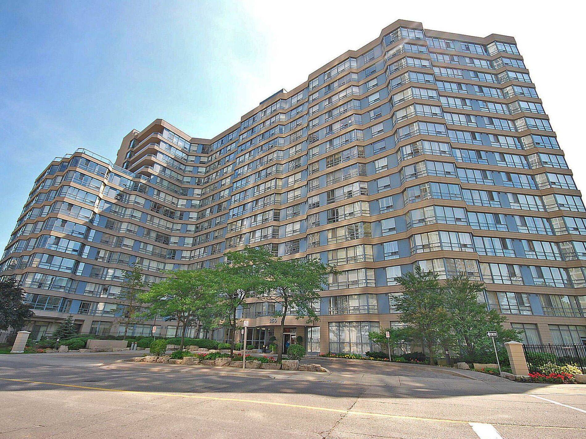 Mississauga, ON L5B 3Z4,250 Webb DR #1616