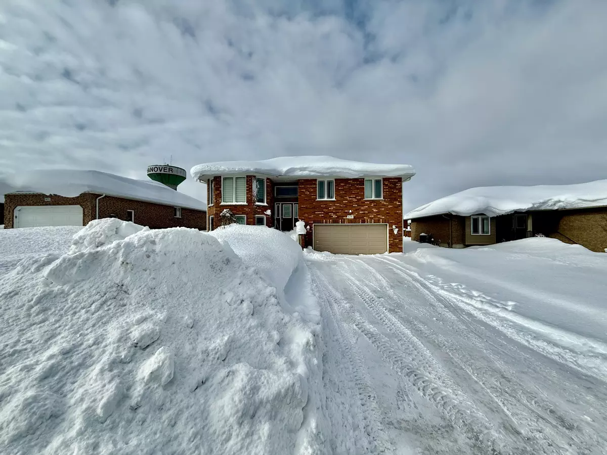 Hanover, ON N4N 3X4,676 23RD AVE