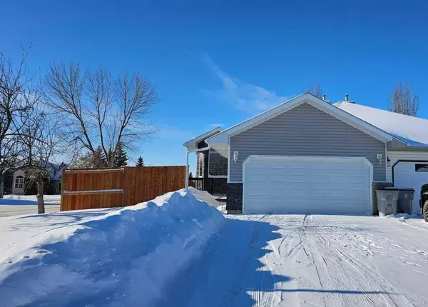 1102 18A Street Crescent, Wainwright, AB T9W 1L3