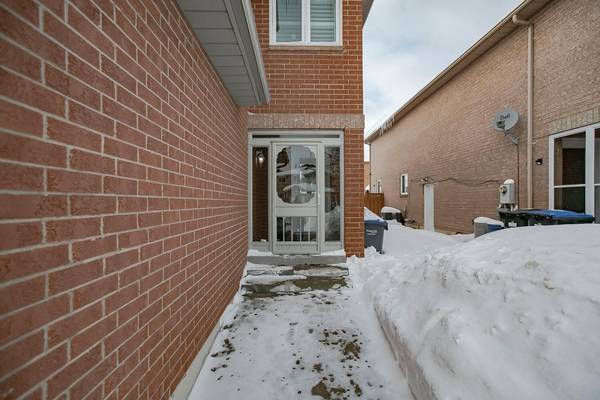 Brampton, ON L6X 4M9,131 Saddletree TRL