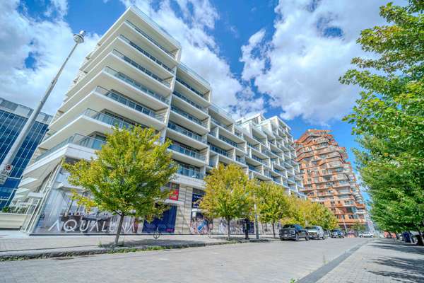 118 Merchants' Wharf AVE #322, Toronto C08, ON M5A 0L3