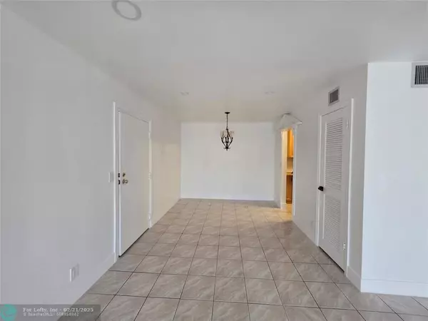 Fort Lauderdale, FL 33308,6391 Bay Club Dr  #4