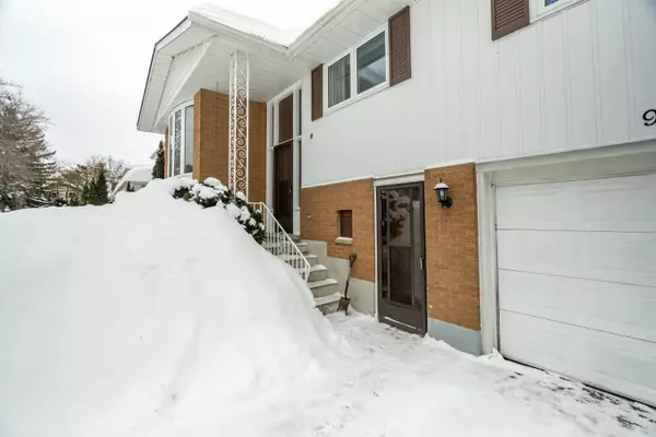 Kitchener, ON N2B 2V5,92 Queenston CRES