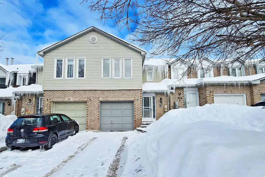 526 Pickering CRES, Newmarket, ON L3Y 8H1